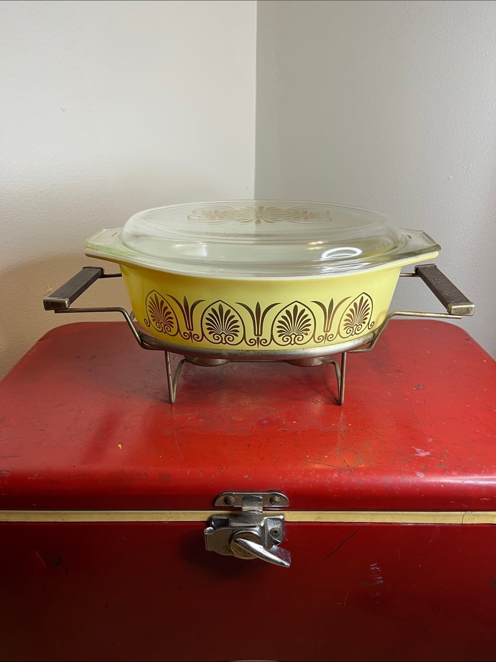 Vintage Pyrex Golden Classic casserole dish